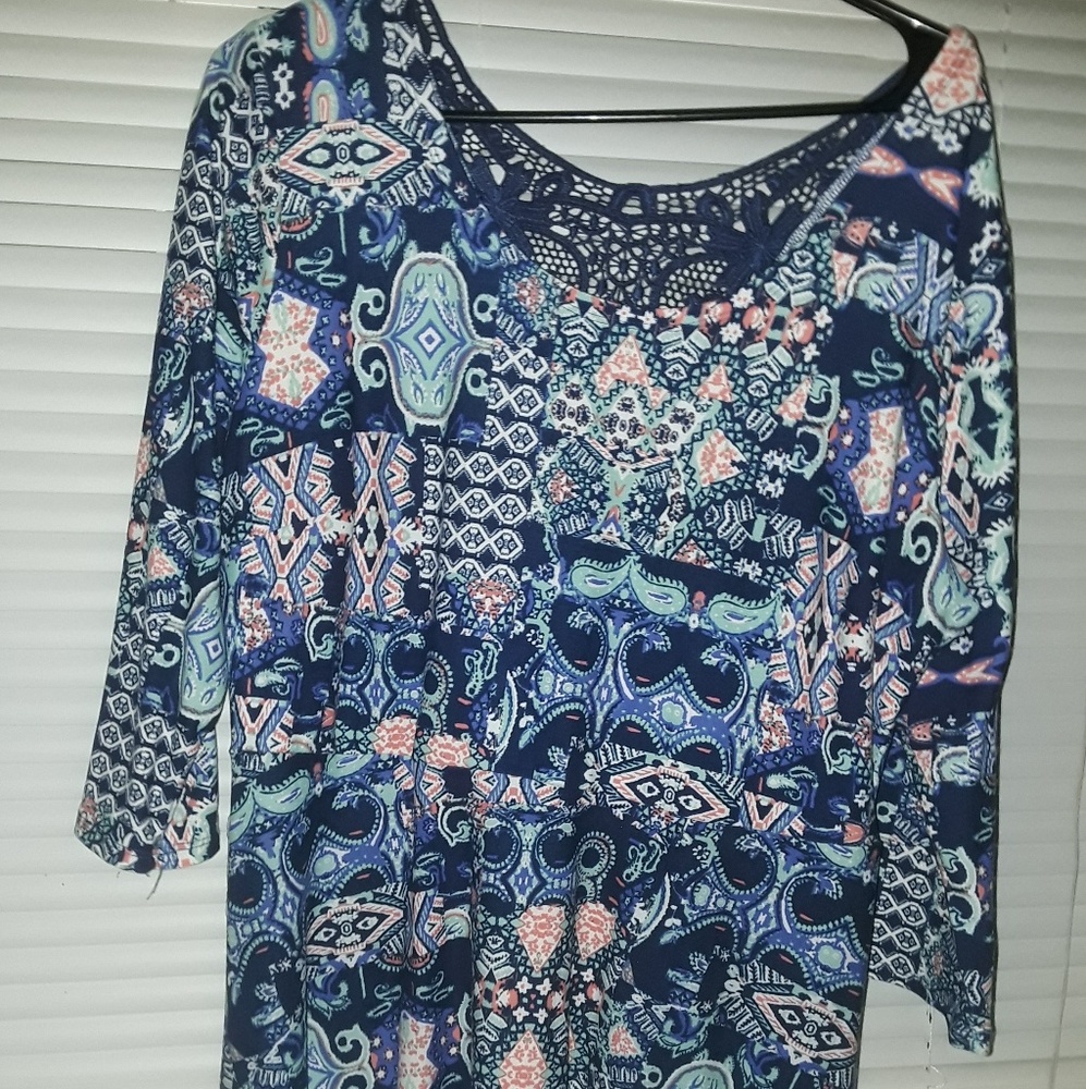 Mid sleeve, knee length dress